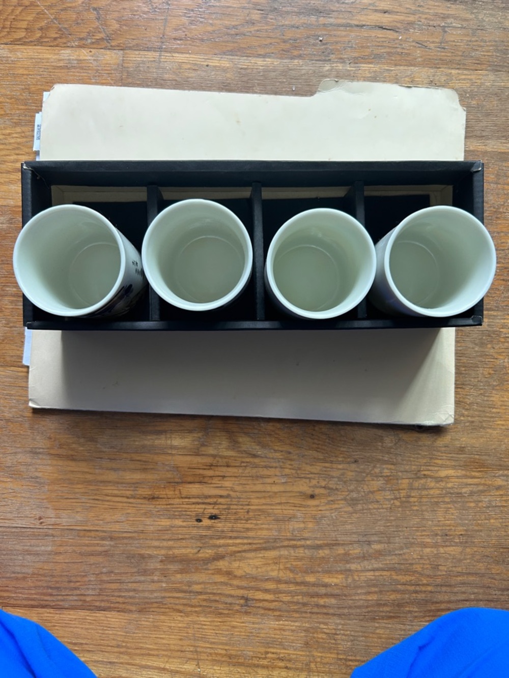 New Vintage 6 oz. Japanese Ukiyo-e Ceramic Tea Cup Set in White and Multicolor - Picture 3 of 3